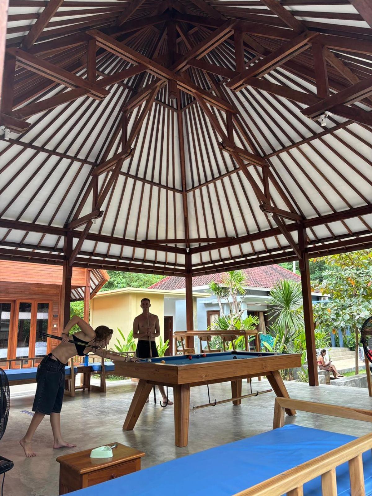 Castaway Island Hostel Nusa Lembongan Exterior foto