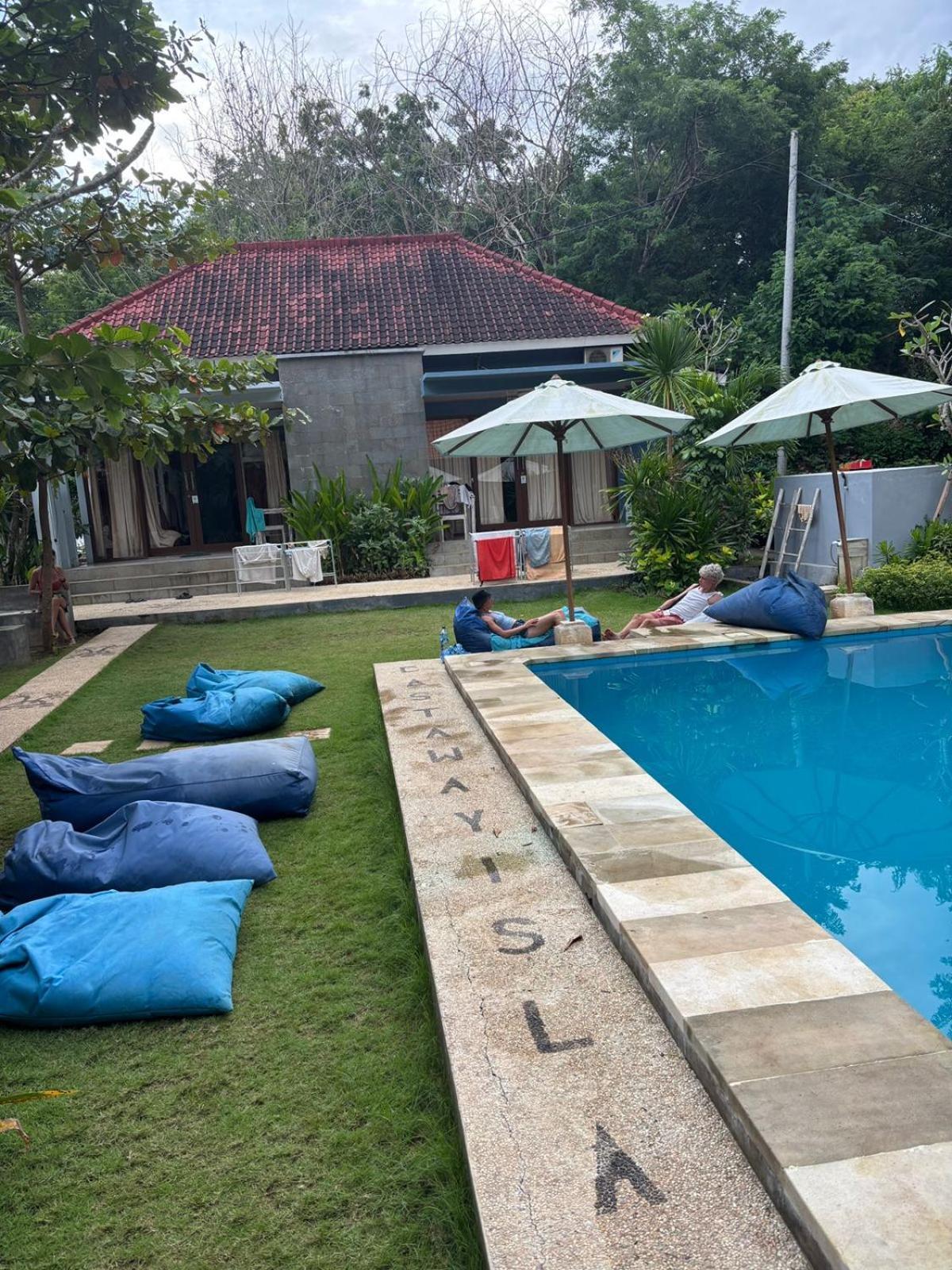 Castaway Island Hostel Nusa Lembongan Exterior foto