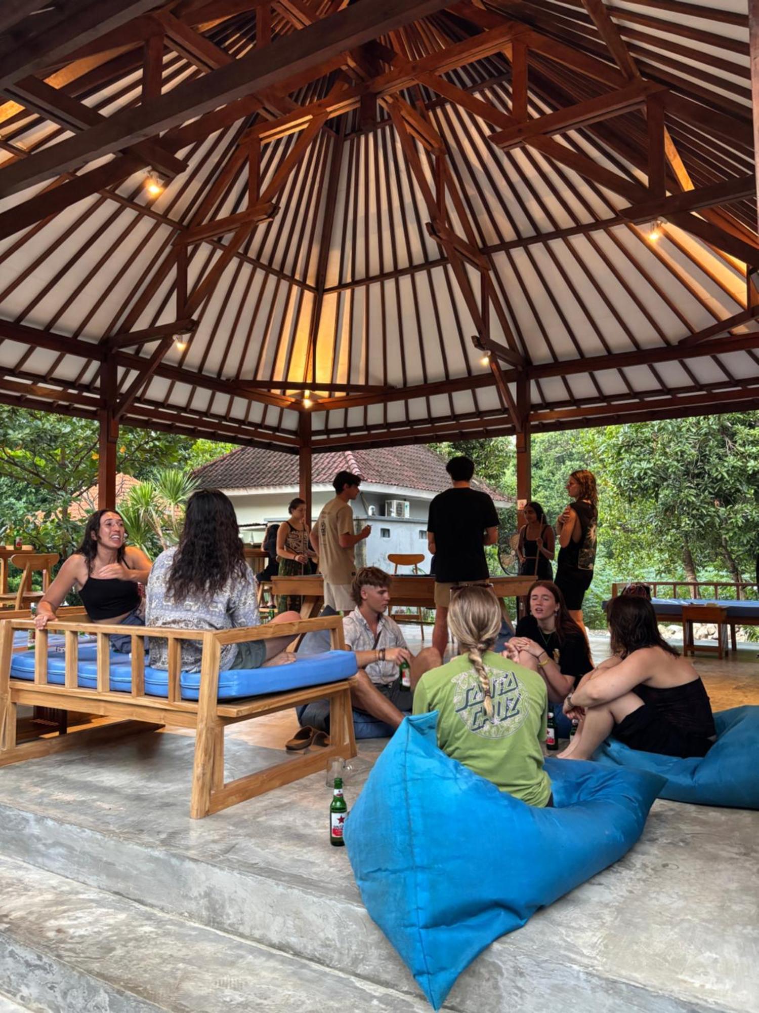 Castaway Island Hostel Nusa Lembongan Exterior foto